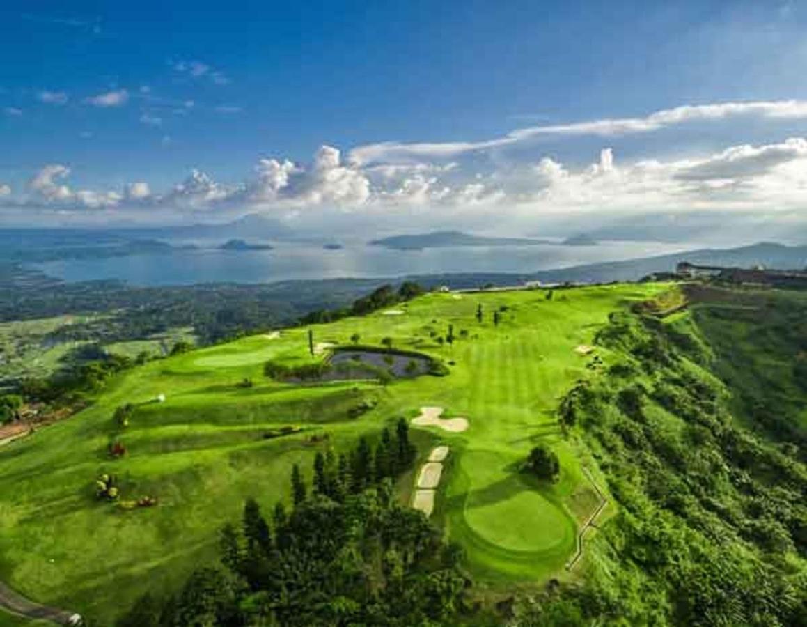 Splendido Tagagtay Taal Lake Staycation Free Parking Netflix No Free Pool Тагайтай Экстерьер фото