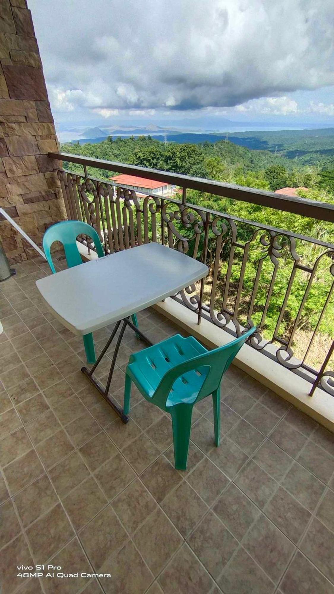 Splendido Tagagtay Taal Lake Staycation Free Parking Netflix No Free Pool Тагайтай Экстерьер фото