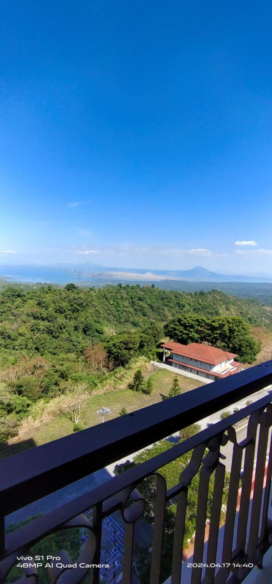 Splendido Tagagtay Taal Lake Staycation Free Parking Netflix No Free Pool Тагайтай Экстерьер фото
