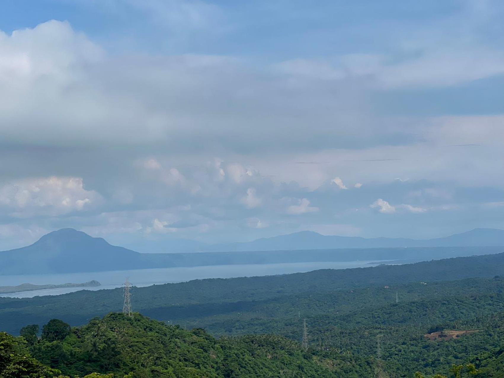 Splendido Tagagtay Taal Lake Staycation Free Parking Netflix No Free Pool Тагайтай Экстерьер фото