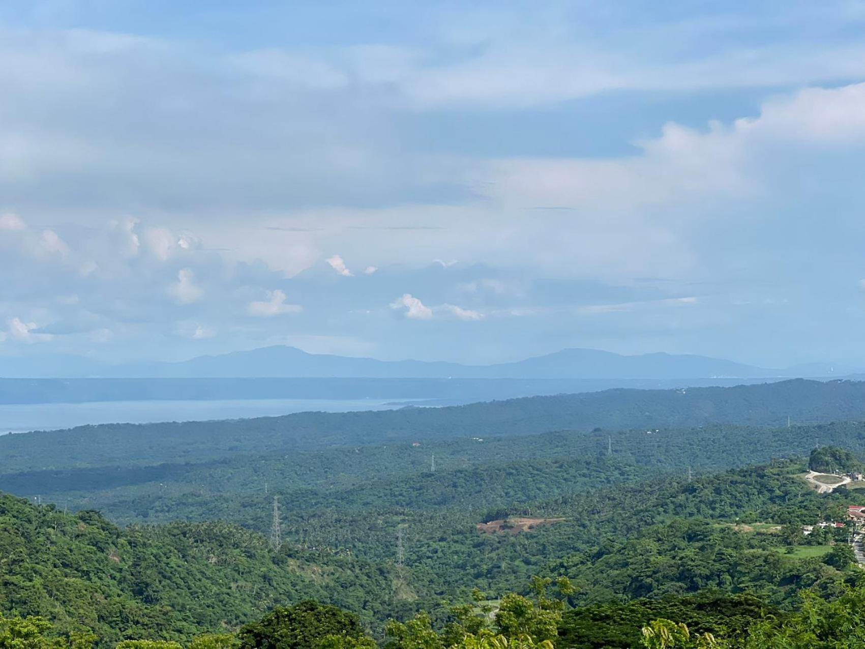Splendido Tagagtay Taal Lake Staycation Free Parking Netflix No Free Pool Тагайтай Экстерьер фото