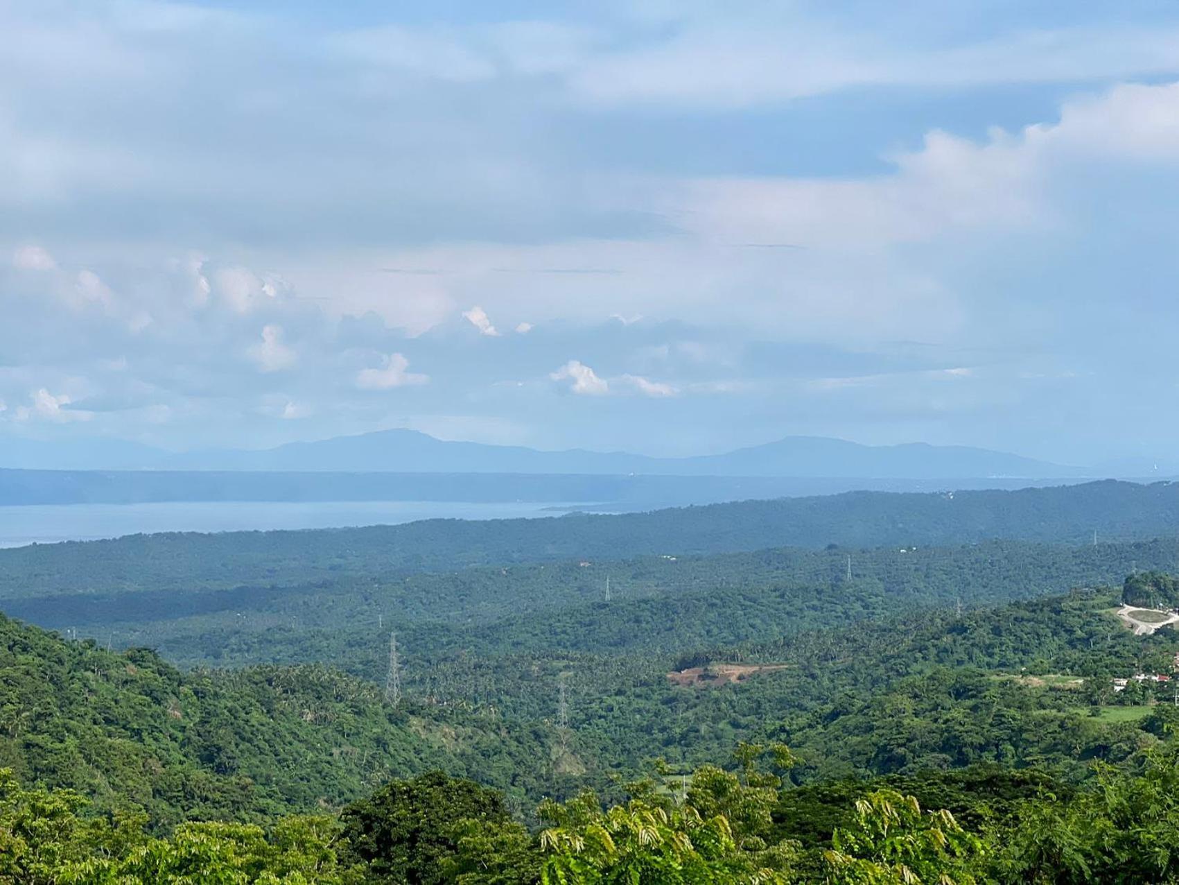 Splendido Tagagtay Taal Lake Staycation Free Parking Netflix No Free Pool Тагайтай Экстерьер фото