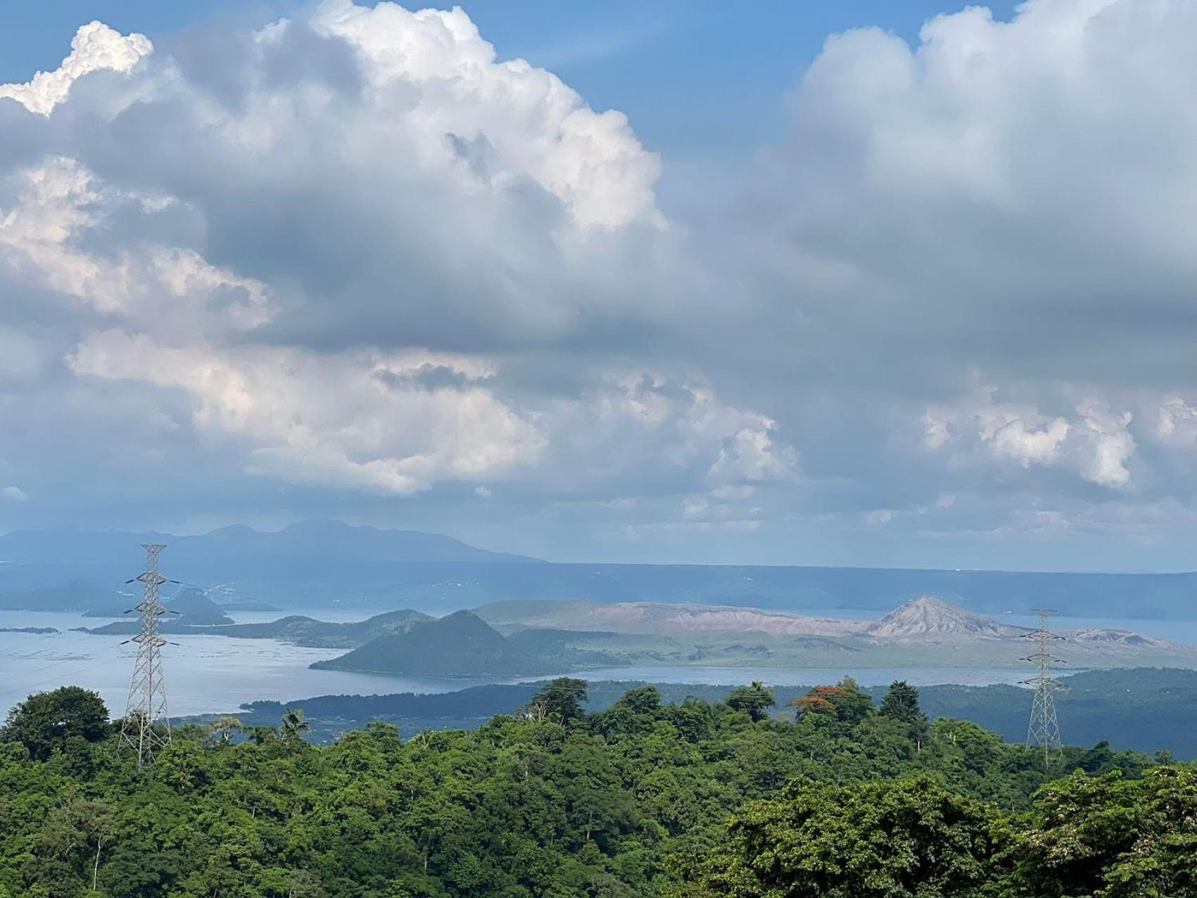 Splendido Tagagtay Taal Lake Staycation Free Parking Netflix No Free Pool Тагайтай Экстерьер фото