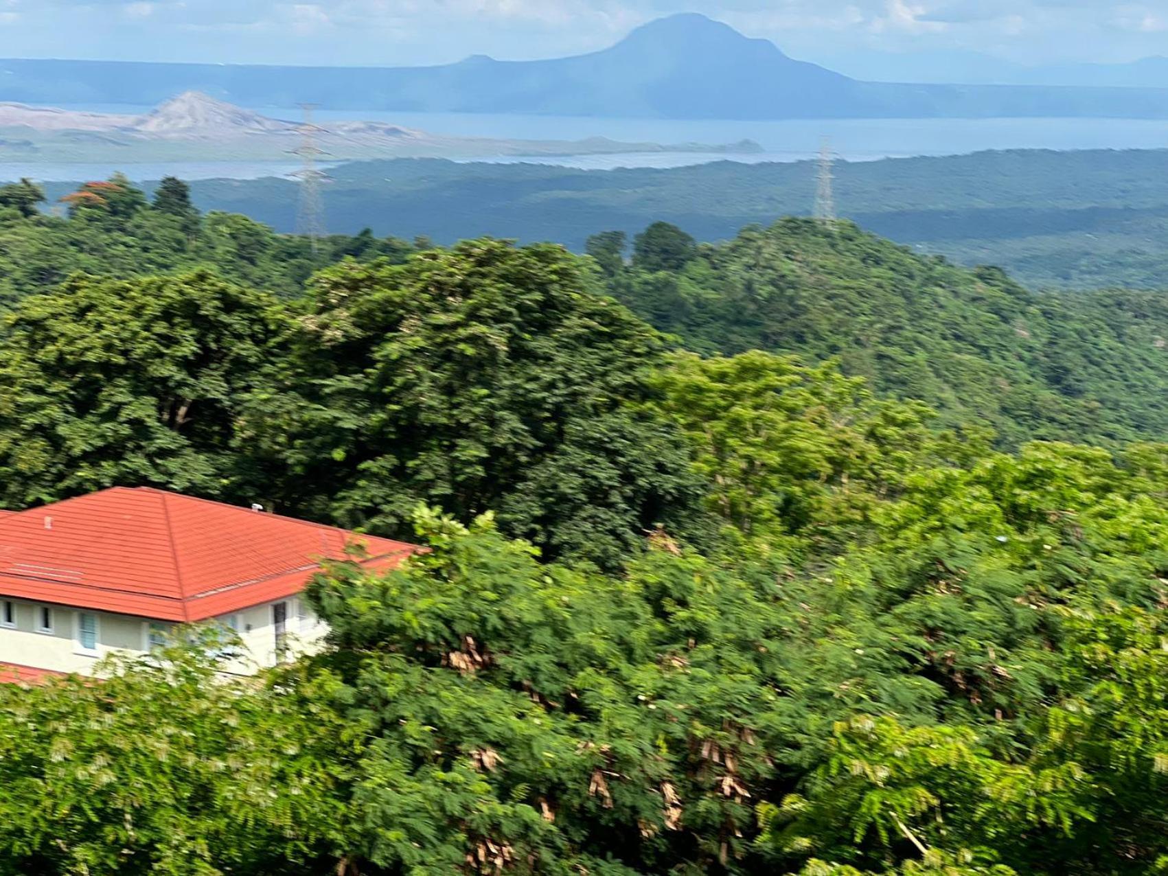 Splendido Tagagtay Taal Lake Staycation Free Parking Netflix No Free Pool Тагайтай Экстерьер фото