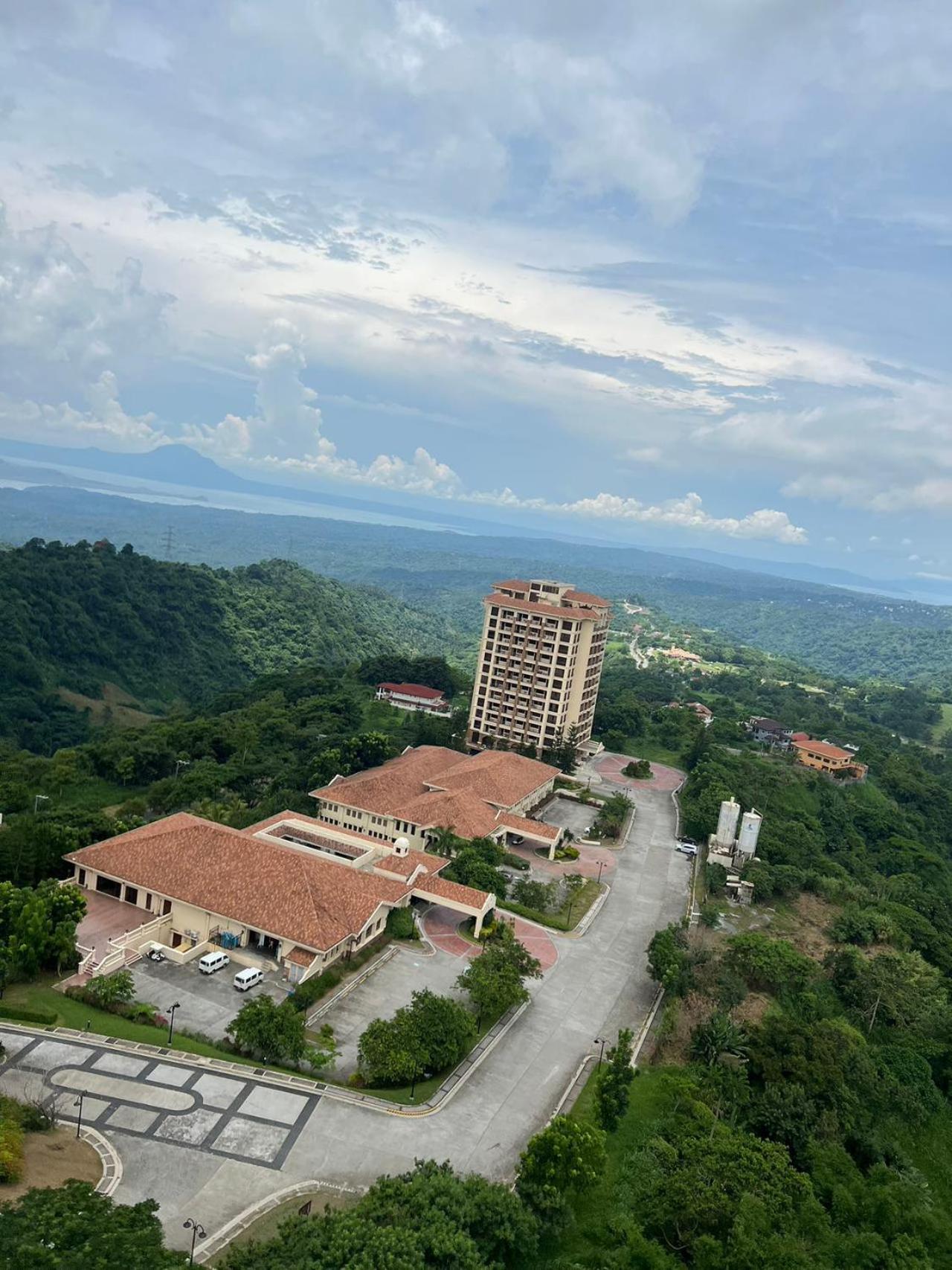Splendido Tagagtay Taal Lake Staycation Free Parking Netflix No Free Pool Тагайтай Экстерьер фото