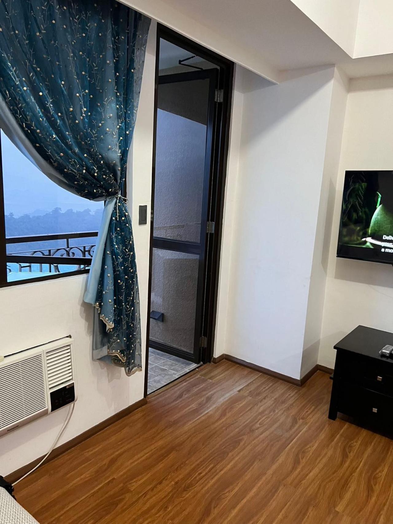 Splendido Tagagtay Taal Lake Staycation Free Parking Netflix No Free Pool Тагайтай Экстерьер фото